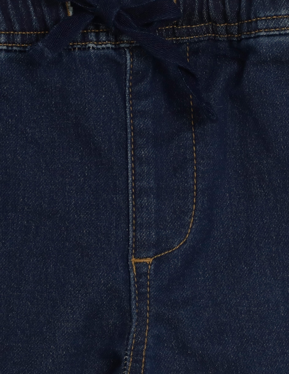Jeans jogger slim lavado obscuro para niño 3